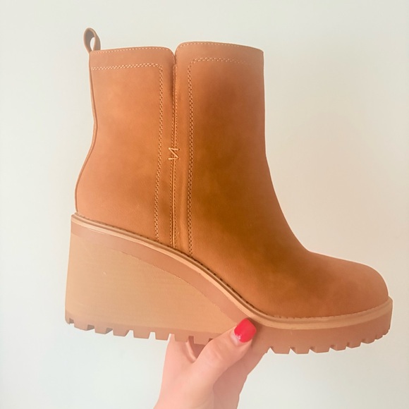 Torrid Cognac Platform Lug Chelsea Boots 13W - Picture 6 of 8